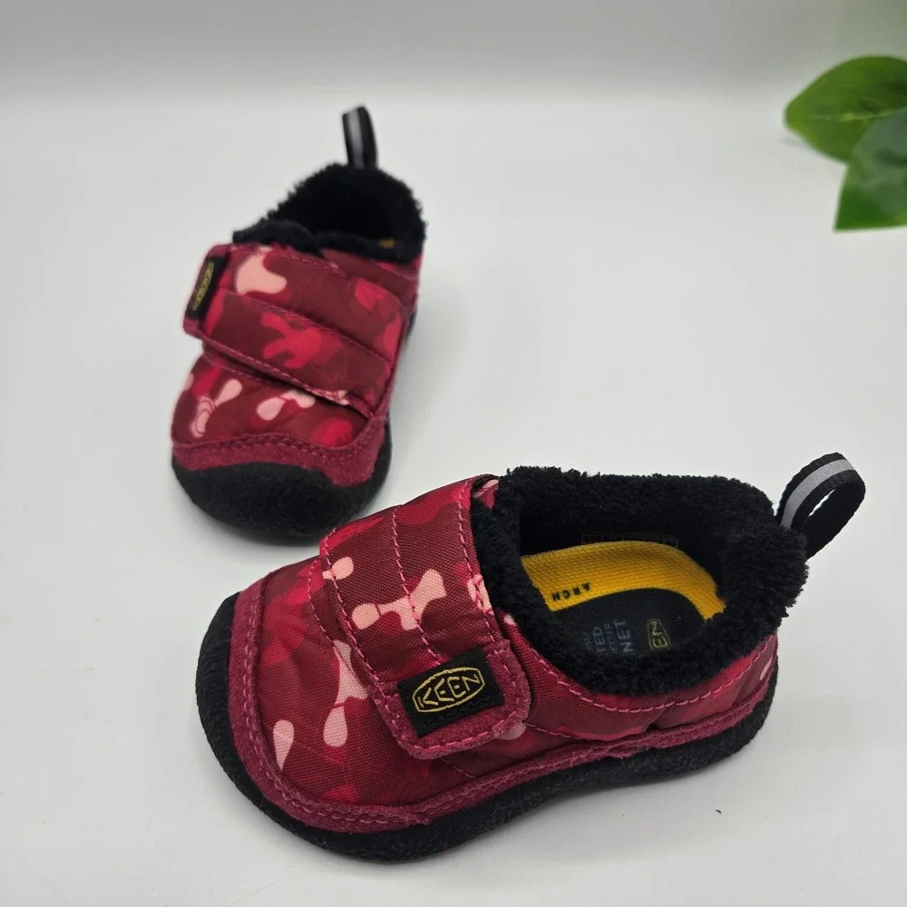 Keen Howser II Slipper Pink Red Camo Fleece Lined Shoes 1025611 Size 4T